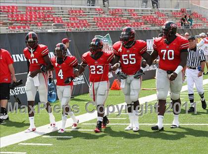 Thumbnail 2 in Dwyer vs. Glenville (Kirk Herbstreit National Kickoff Classic) photogallery.