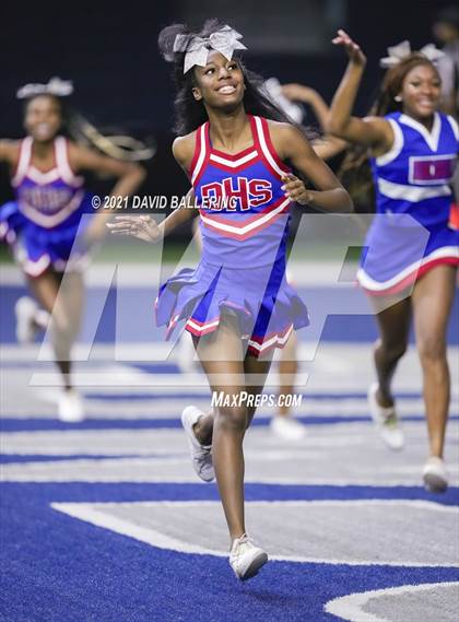 Thumbnail 2 in DeSoto vs. Duncanville (UIL 6A D1 Quarterfinals Playoff) photogallery.