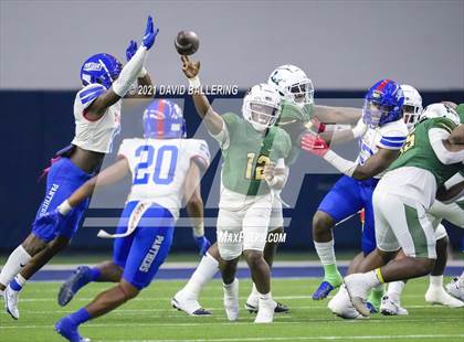 Thumbnail 1 in DeSoto vs. Duncanville (UIL 6A D1 Quarterfinals Playoff) photogallery.