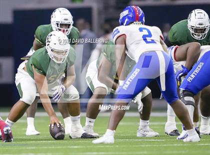 Thumbnail 1 in DeSoto vs. Duncanville (UIL 6A D1 Quarterfinals Playoff) photogallery.