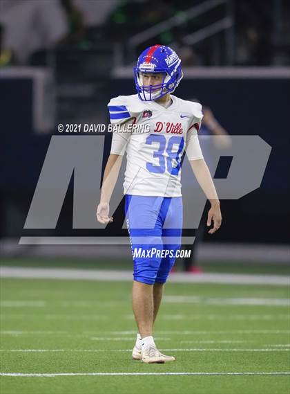 Thumbnail 2 in DeSoto vs. Duncanville (UIL 6A D1 Quarterfinals Playoff) photogallery.