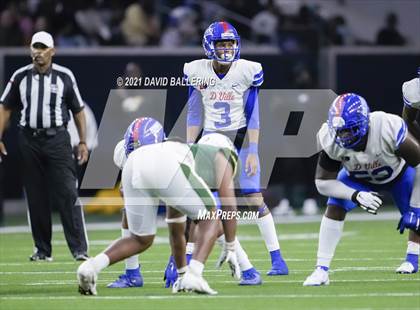 Thumbnail 1 in DeSoto vs. Duncanville (UIL 6A D1 Quarterfinals Playoff) photogallery.