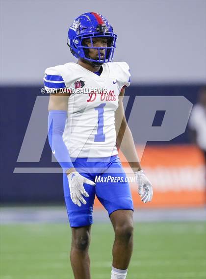 Thumbnail 1 in DeSoto vs. Duncanville (UIL 6A D1 Quarterfinals Playoff) photogallery.