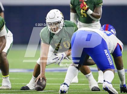 Thumbnail 1 in DeSoto vs. Duncanville (UIL 6A D1 Quarterfinals Playoff) photogallery.