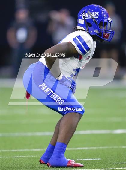 Thumbnail 1 in DeSoto vs. Duncanville (UIL 6A D1 Quarterfinals Playoff) photogallery.