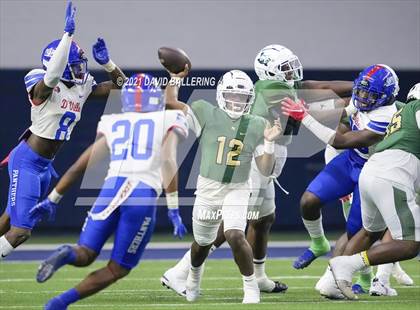 Thumbnail 1 in DeSoto vs. Duncanville (UIL 6A D1 Quarterfinals Playoff) photogallery.