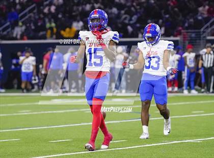 Thumbnail 2 in DeSoto vs. Duncanville (UIL 6A D1 Quarterfinals Playoff) photogallery.