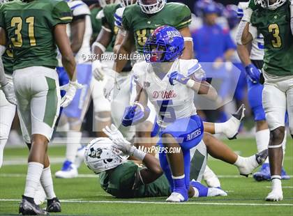 Thumbnail 2 in DeSoto vs. Duncanville (UIL 6A D1 Quarterfinals Playoff) photogallery.