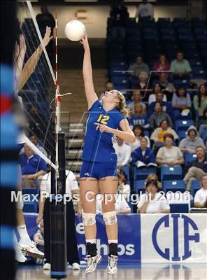 Thumbnail 2 in Castilleja vs. Bakersfield Christian (State D5 Final) photogallery.