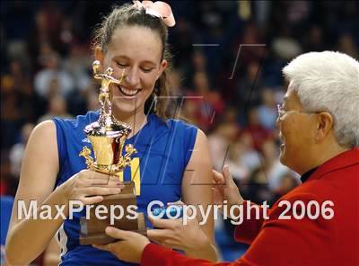 Thumbnail 2 in Castilleja vs. Bakersfield Christian (State D5 Final) photogallery.