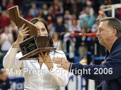 Thumbnail 2 in Castilleja vs. Bakersfield Christian (State D5 Final) photogallery.
