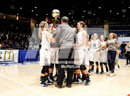 Thumbnail 2 in Harlan vs Monroe County photogallery.