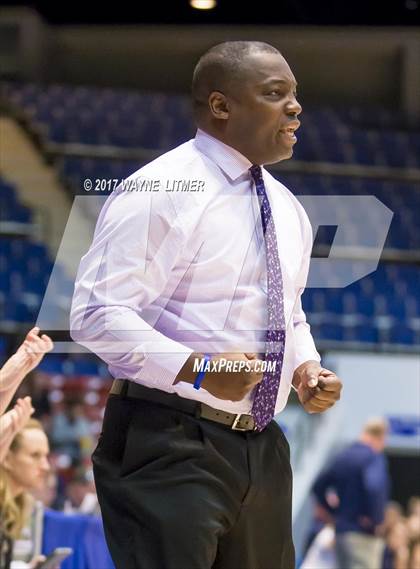 Thumbnail 2 in Harlan vs Monroe County photogallery.