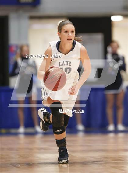 Thumbnail 3 in Harlan vs Monroe County photogallery.