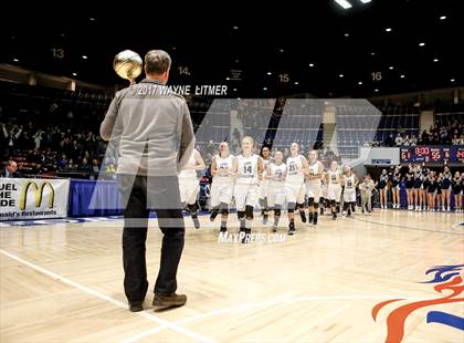 Thumbnail 2 in Harlan vs Monroe County photogallery.