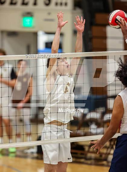 Thumbnail 3 in Notre Dame (SO) @ Crespi photogallery.