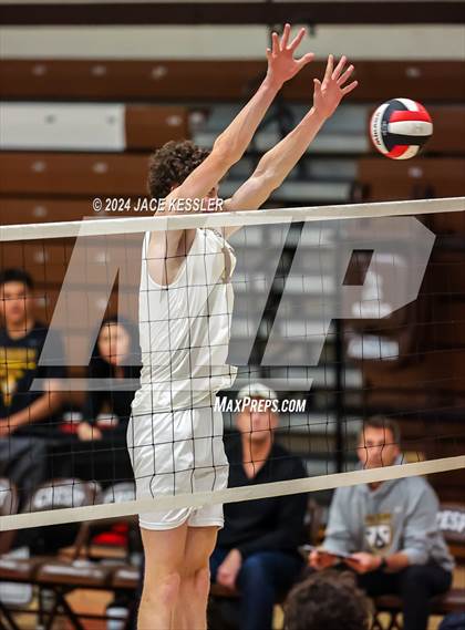 Thumbnail 3 in Notre Dame (SO) @ Crespi photogallery.