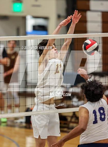 Thumbnail 3 in Notre Dame (SO) @ Crespi photogallery.