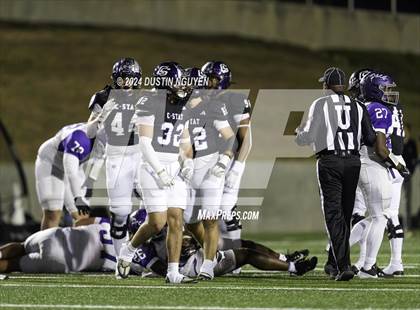 Thumbnail 2 in College Station vs. Lufkin (UIL Football 5A D1 Region III Area Round) photogallery.