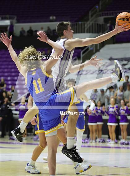 Thumbnail 2 in Lehi vs. Orem (UHSAA 5A Quarterfinal) photogallery.