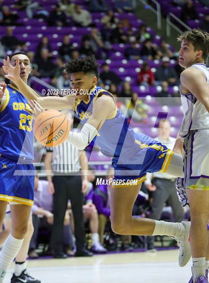 Thumbnail 3 in Lehi vs. Orem (UHSAA 5A Quarterfinal) photogallery.