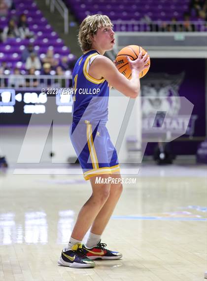 Thumbnail 2 in Lehi vs. Orem (UHSAA 5A Quarterfinal) photogallery.