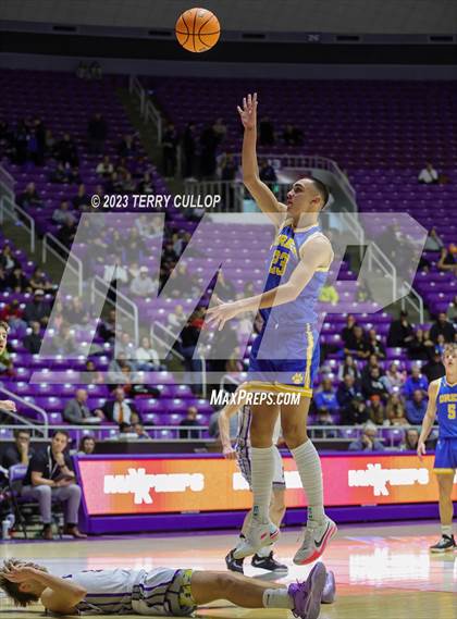 Thumbnail 3 in Lehi vs. Orem (UHSAA 5A Quarterfinal) photogallery.