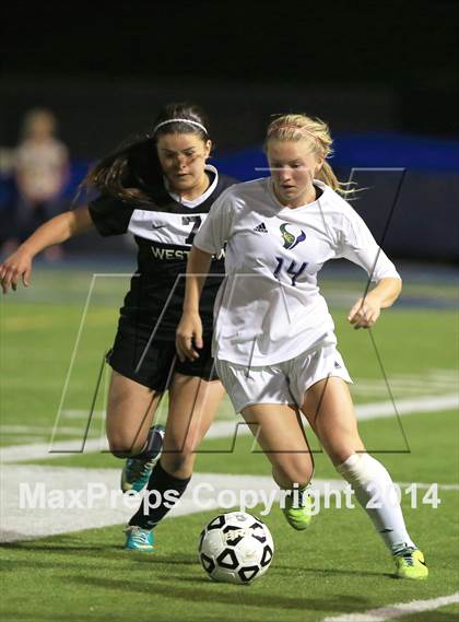 Thumbnail 3 in La Costa Canyon vs. Westview (CIF SDS Open Division Final) photogallery.