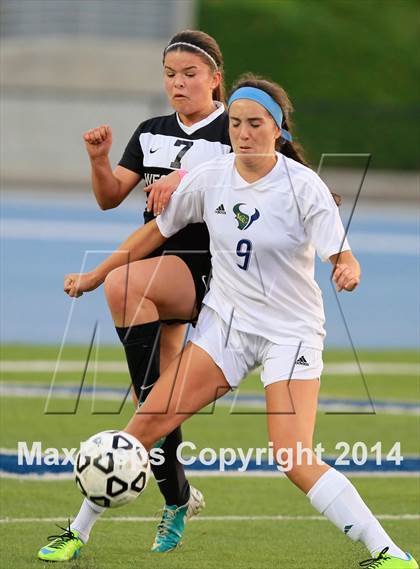 Thumbnail 3 in La Costa Canyon vs. Westview (CIF SDS Open Division Final) photogallery.