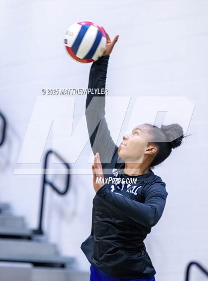 Thumbnail 2 in Ardrey Kell vs Green Level (Inaugural East vs West Clash) photogallery.