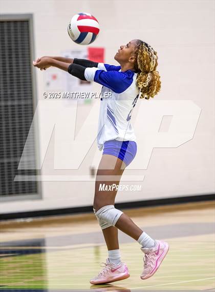 Thumbnail 1 in Ardrey Kell vs Green Level (Inaugural East vs West Clash) photogallery.