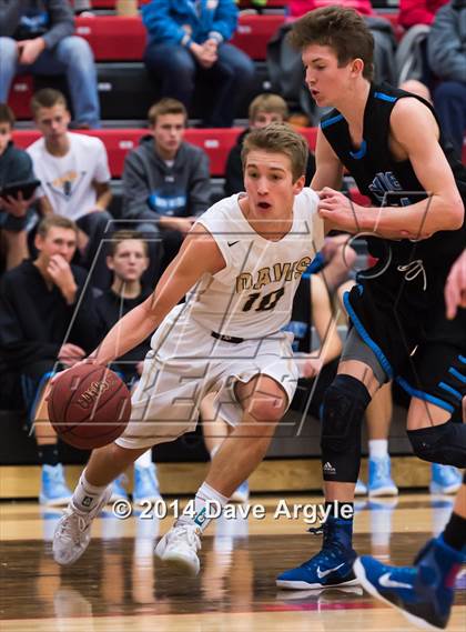 Thumbnail 1 in Davis vs. Sky View (Utah Elite 8) photogallery.