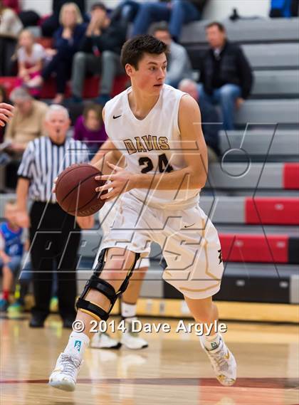 Thumbnail 2 in Davis vs. Sky View (Utah Elite 8) photogallery.