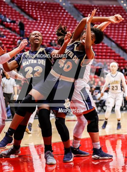Thumbnail 3 in Bonita Vista vs. Mater Dei Catholic (CIF SDS D1 Final) photogallery.