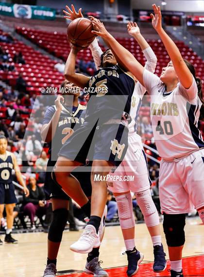 Thumbnail 1 in Bonita Vista vs. Mater Dei Catholic (CIF SDS D1 Final) photogallery.