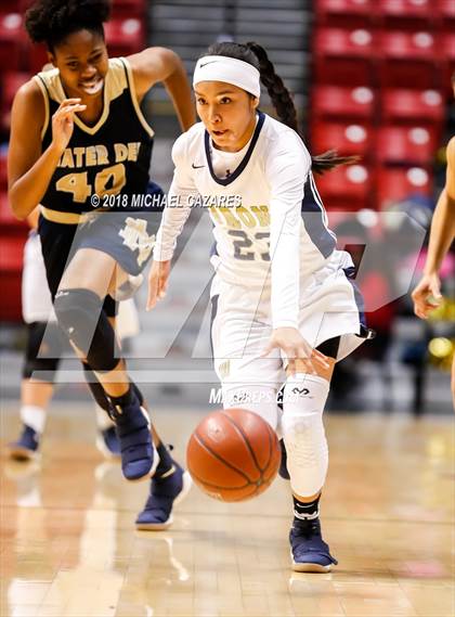 Thumbnail 2 in Bonita Vista vs. Mater Dei Catholic (CIF SDS D1 Final) photogallery.