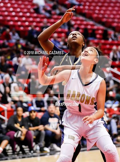 Thumbnail 3 in Bonita Vista vs. Mater Dei Catholic (CIF SDS D1 Final) photogallery.