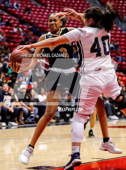 Thumbnail 3 in Bonita Vista vs. Mater Dei Catholic (CIF SDS D1 Final) photogallery.