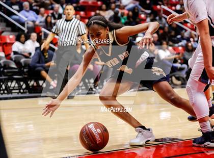 Thumbnail 2 in Bonita Vista vs. Mater Dei Catholic (CIF SDS D1 Final) photogallery.