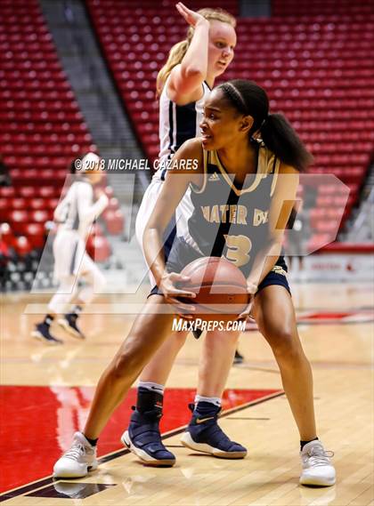 Thumbnail 3 in Bonita Vista vs. Mater Dei Catholic (CIF SDS D1 Final) photogallery.