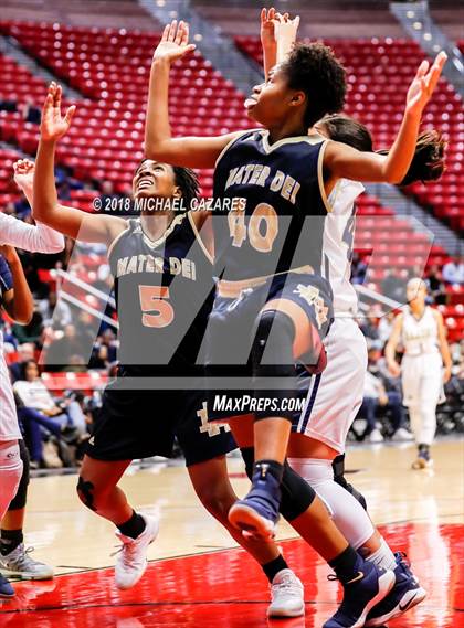 Thumbnail 2 in Bonita Vista vs. Mater Dei Catholic (CIF SDS D1 Final) photogallery.