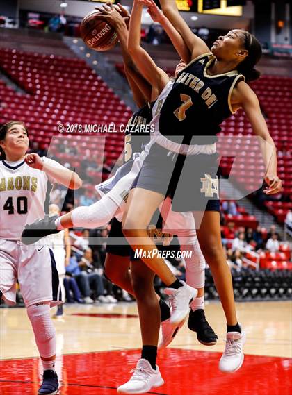 Thumbnail 2 in Bonita Vista vs. Mater Dei Catholic (CIF SDS D1 Final) photogallery.