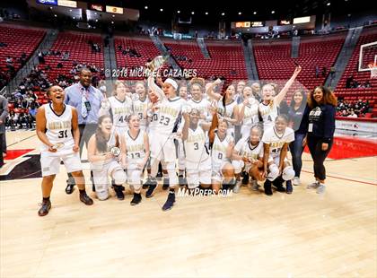 Thumbnail 2 in Bonita Vista vs. Mater Dei Catholic (CIF SDS D1 Final) photogallery.