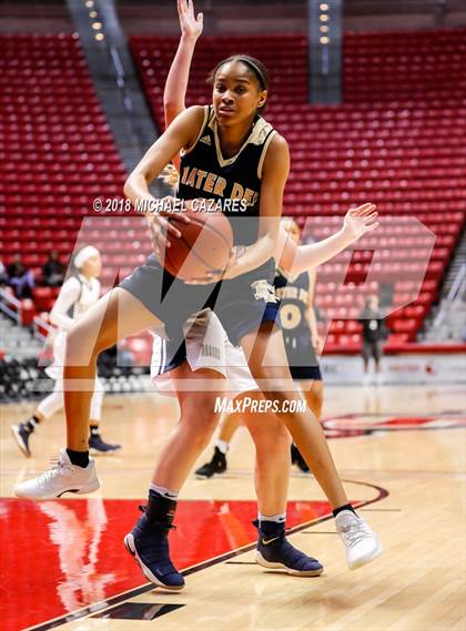 Thumbnail 2 in Bonita Vista vs. Mater Dei Catholic (CIF SDS D1 Final) photogallery.