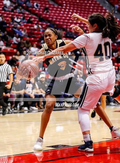 Thumbnail 1 in Bonita Vista vs. Mater Dei Catholic (CIF SDS D1 Final) photogallery.