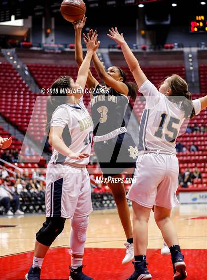 Thumbnail 2 in Bonita Vista vs. Mater Dei Catholic (CIF SDS D1 Final) photogallery.