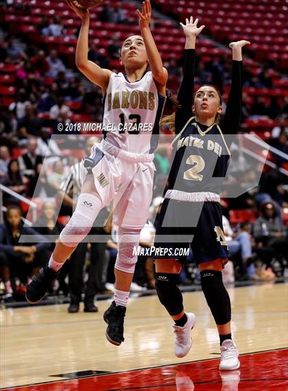 Thumbnail 2 in Bonita Vista vs. Mater Dei Catholic (CIF SDS D1 Final) photogallery.