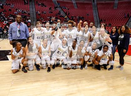 Thumbnail 3 in Bonita Vista vs. Mater Dei Catholic (CIF SDS D1 Final) photogallery.