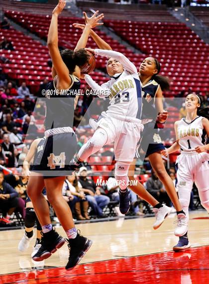 Thumbnail 2 in Bonita Vista vs. Mater Dei Catholic (CIF SDS D1 Final) photogallery.
