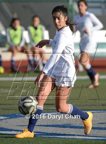 Thumbnail 2 in Gabrielino @ Arroyo photogallery.